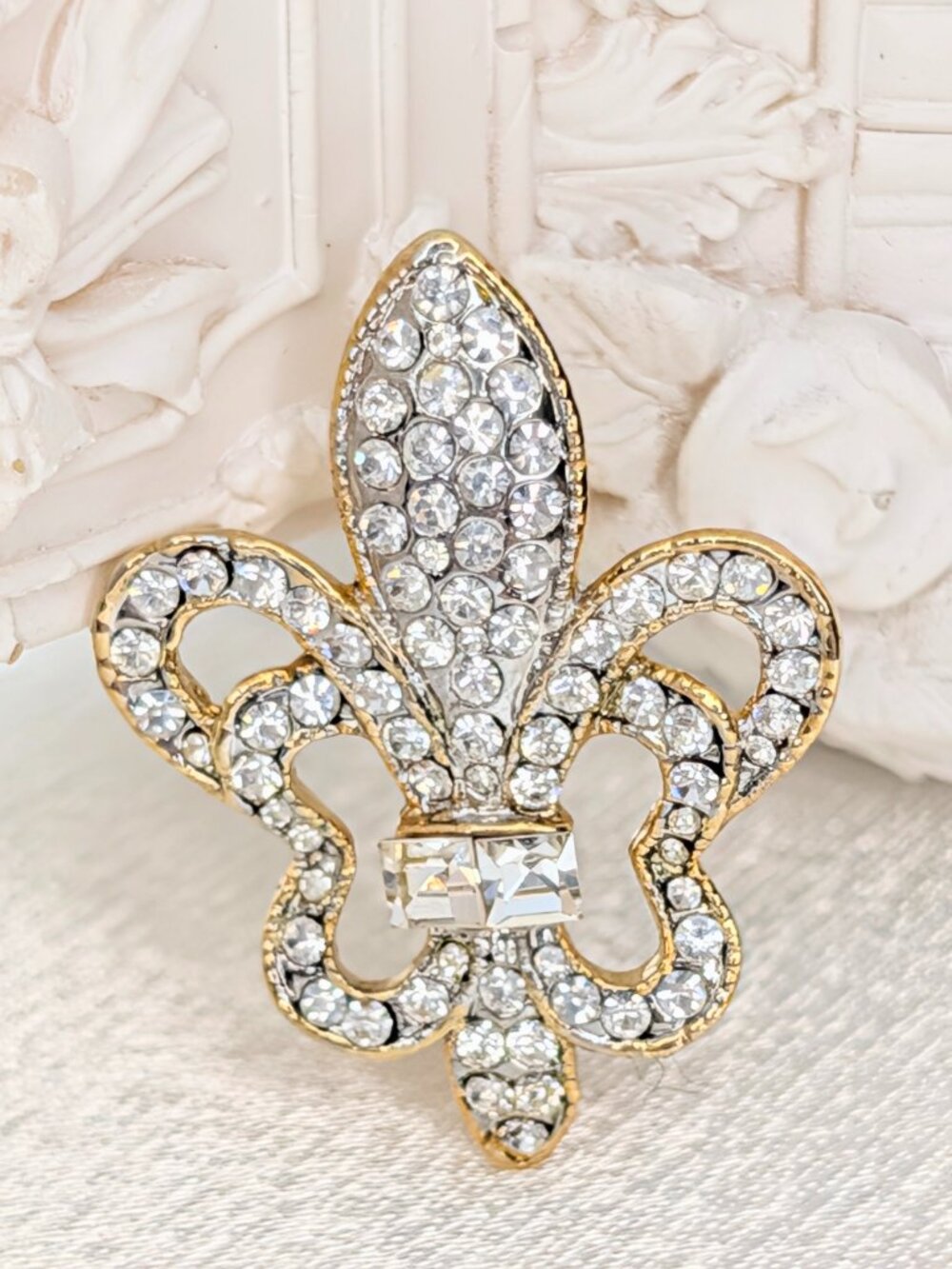 NEW Fleurs-de-lis Pin - Picture 2 of 6